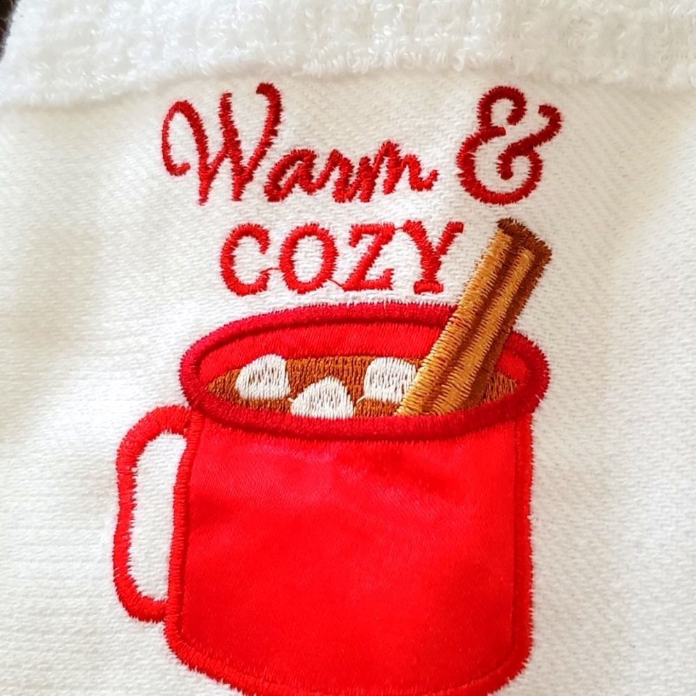 Set of two kitchen towels with pot holder